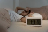 Masz problemy ze snem zawsze, gdy nadchodzi jesieĹ? Nie jesteĹ sama. PowĂłd moĹźe ciÄ zaskoczyÄ