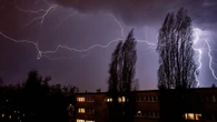 Czy trzeba wyĹÄczyÄ telewizor podczas burzy? Piorun wcale nie potrzebuje gniazdka