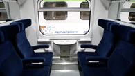 JeĹźdĹźÄ nawet 350 km/h i nie majÄ pasĂłw. Dlaczego w pociÄgu pasaĹźer siedzi "luzem"?