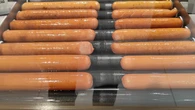 Tylko u nasIle hot doga jest w hot dogu? Pracownica stacji benzynowej o tym, co naprawdę ląduje w bułce