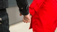 Trenerka randek wskazuje 4 sygnaĹy. "Faceci tak mĂłwiÄ, aby pozostawiÄ sobie wyjĹcie"