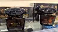 Douglas wyprzedaje kultowy zapach od Versace - to HIT na jesieĹ, a teraz jest taĹszy o 255 zĹ