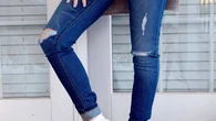 Skinny jeansy to już era dinozaurów. W 2024 roku dwa fasony jeansów będą święcić triumfy na ulicach