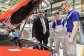 Zaczęło się. Niemcy wstrzymują produkcję samochodów w najważniejszym zakładzie