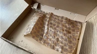 Pudełko po pizzy. Do którego kosza wrzucić? Ten błąd widać na osiedlach nagminnie