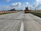 Koniec eksperymentu drogowego na S8. Utrudnienia już się zaczęły. Ciężki sprzęt w akcji