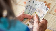 ZUS jasno wskazuje, kto nie dostanie czternastki. RolÄ "sita" peĹni waĹźne kryterium