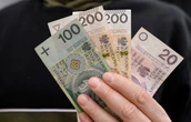 O tych pracownikĂłw bijÄ siÄ teraz firmy. OferujÄ nawet 15 tys. zĹ co miesiÄc. "DuĹźy popyt"