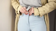 "CzÄsto widzÄ kobiety w za maĹych jeansach". Stylistka wymienia szeĹÄ bĹÄdĂłw