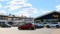Nowy "przyjazny parking" Biedronki. Biletomat zniknÄĹ, ale karÄ 3,5 tys. zĹ i tak moĹźna dostaÄ