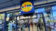 60-latko leć po klapki do Lidla. 50 zł, zero odcisków i babciowego stylu. Co na to Lasocki?