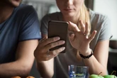 Tylko u nasZmęczenie social mediami to duży problem. Psycholożka mówi nam o FOMO. "Dawka czyni truciznę"