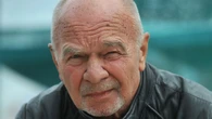 Gdy zakochaĹ siÄ w 24-letniej aktorce, miaĹ 50 lat, a jego syn 26. "NajwiÄksza miĹoĹÄ mojego Ĺźycia"