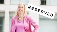 50-tko, ta sukienka to hit na wiosnÄ. Teraz za 55 zĹ. Ukryje brzuszek i wydĹuĹźy sylwetkÄ
