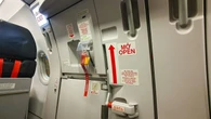 Co się stanie po otwarciu drzwi w samolocie podczas lotu? Pilot miałby tylko 4 minuty
