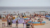 5 plaż, które według AI toną w parawanach. Nie znajdziesz tam miejsca na klapki i ręcznik