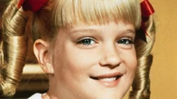 Miała 7 lat, gdy dostała rolę Cindy. Musiała nosić wałki i rozjaśniać włosy. "Zaczęły wypadać"