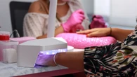 Koleżanki zobaczą je raz i będą chciały takie same. Ten manicure robi furorę. A to tylko jeden trik