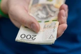 Ile pieniędzy dostają osoby z orzeczeniem o niepełnosprawności w 2025 roku? Oto przykładowe sumy