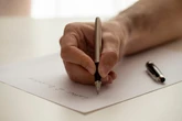 Ma najdĹuĹźsze imiÄ na Ĺwiecie. SkĹada siÄ z 2253 sĹĂłw. Potrzebuje 20 minut, Ĺźeby siÄ przedstawiÄ