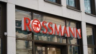 Ten produkt ratuje zniszczone wĹosy - efekt jak od fryzjera, a Rossmann sprzedaje go za 21,49 zĹ