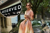 Elegancka, a jaka wygodna! Reserved wyprzedaje tę szykowną sukienkę 40% taniej! Gustowne też w Laurelii, Lidlu