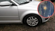 Otworzyła drzwi do samochodu, na blasze dostrzegła dziwną "gąbkę". "Mam spalić cały samochód?"