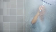 Nie osuszacz i nie klimatyzacja. Co na zaparowanÄ ĹazienkÄ? 4 proste triki