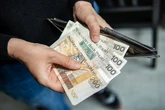 BÄdzie 500 plus dla maĹĹźeĹstw? MarszaĹek Senatu stawia sprawÄ jasno. "Kwota jest nierealna"