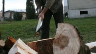 "Zakazane" drewno do palenia w piecu. Ten opaĹ to podwĂłjne problemy. MogÄ wlepiÄ mandat