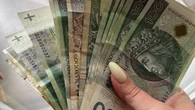 Zerknij na numery. Te banknoty są dużo warte. Możesz mieć fortunę w portfelu i nawet nie wiedzieć