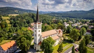 To uzdrowiskowe miasteczko zachwyca nie tylko kuracjuszy. Jest schowane poĹrĂłd gĂłr i ma lecznicze wody