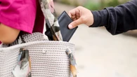 Jak uchroniÄ siÄ przed kradzieĹźÄ na wakacjach? To najlepsze miejsce na portfel, telefon i dokumenty