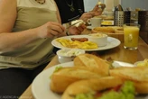 3 produkty, ktĂłre lepiej omijaÄ na hotelowym Ĺniadaniu. ZwiastujÄ tzw. klÄtwÄ Faraona