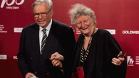 MieszkaĹ z matkÄ i byĹ "zablokowany na kobiety". OĹźeniĹ siÄ, majÄc 40 lat. "UwaĹźam to za bĹÄd"