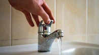 CiĹnienie wody jest za niskie? 5 trikĂłw, ktĂłrymi hydraulicy nie chcÄ siÄ dzieliÄ