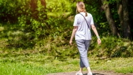 Naukowcy sprawdzili, ile krokĂłw niweluje skutki siedzenia. Wyniki zaskakujÄ