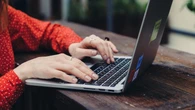 Koniec nieuczciwych praktyk. Pracodawca bÄdzie musiaĹ za staĹź pĹaciÄ. Minimum 3000 zĹ