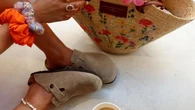WyglÄdajÄ jak kultowe Birkenstocki, a kosztujÄ o wiele mniej i teĹź sÄ ze skĂłry - Sinsay ma HIT