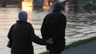Ile kroków dziennie po 60. roku życia? Ta liczba chroni serce, kości i samopoczucie seniora