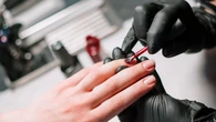 SmukĹe paznokcie bez przedĹuĹźania. "Italian manicure" wkracza na salony i oszukuje oko