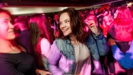Dlaczego niektĂłrzy sÄ bardziej lubiani niĹź inni? Nauka ma juĹź jasnÄ odpowiedĹş