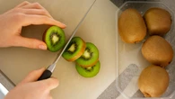 Jesz kiwi w ten sposób? Popełniasz błąd. Nawet nie wiesz, ile tracisz