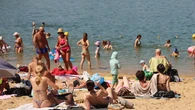 NiektĂłre stroje kÄpielowe powinny zniknÄÄ z plaĹź. StraĹźacy mĂłwiÄ, ktĂłre kolory mogÄ uratowaÄ Ĺźycie