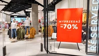 Pikowana kurteczka z Reserved zachwyciĹa Polki. Jej kremowy kolor to petarda. Teraz tylko 39,99 zĹ
