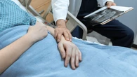 MĹodzi pacjenci z rakiem to coraz czÄstszy widok. Naukowcy wskazujÄ moĹźliwÄ przyczynÄ