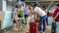 MoĹźesz lecieÄ z pustÄ walizkÄ. Ta linia lotnicza ma w ofercie wypoĹźyczalniÄ ubraĹ