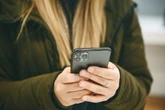 Masz dość natrętnych ofert? Ten trik sprawia, że telemarketer rozłącza się sam