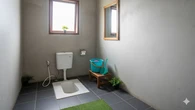 Perkiraan Biaya Renovasi Kamar Mandi Kecil dengan Gaya Industrial, sebuah Panduan Lengkap