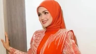 6 Potret Elegan Siti Nurhaliza dalam Balutan Blazer Berkilau di Pestapora 2025